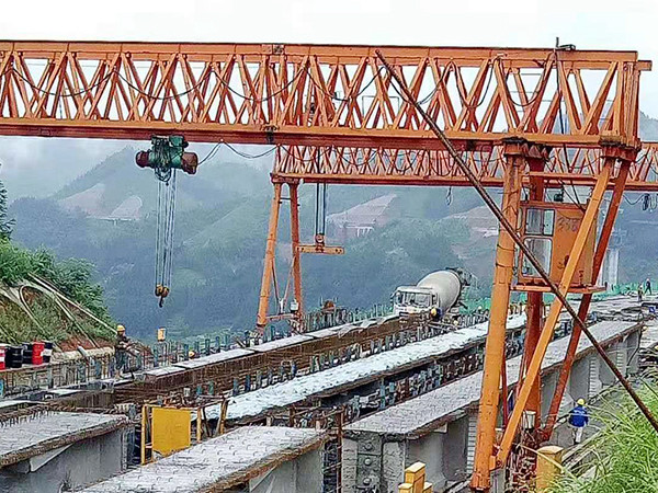 云南保山龍門(mén)吊出租公司安裝MG80/10M龍門(mén)吊