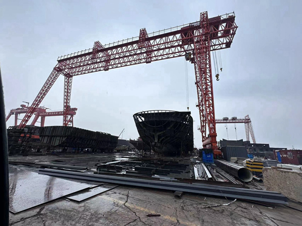 山東煙臺造船門式起重機廠家造船門式起重機作業能力強