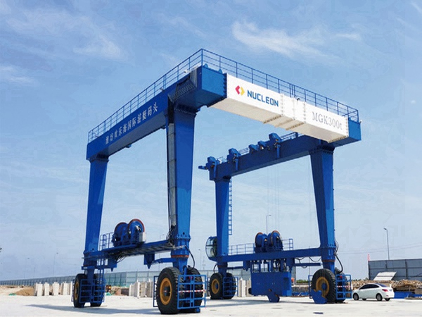 遼寧大連游艇搬運(yùn)機(jī)廠家游艇搬運(yùn)機(jī)結(jié)構(gòu)設(shè)計特點(diǎn)     