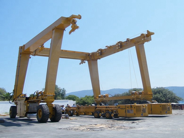 山東青島游艇搬運機公司游艇搬運機穩(wěn)定可靠