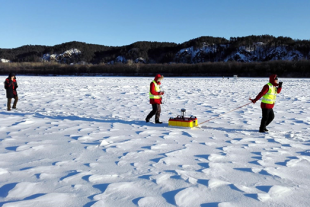 大連中睿冰水雷達成功獲取高精度河流連續冰厚水深圖像